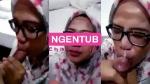 Jilbab Berkacamata Kena Crot di Muka HD Video